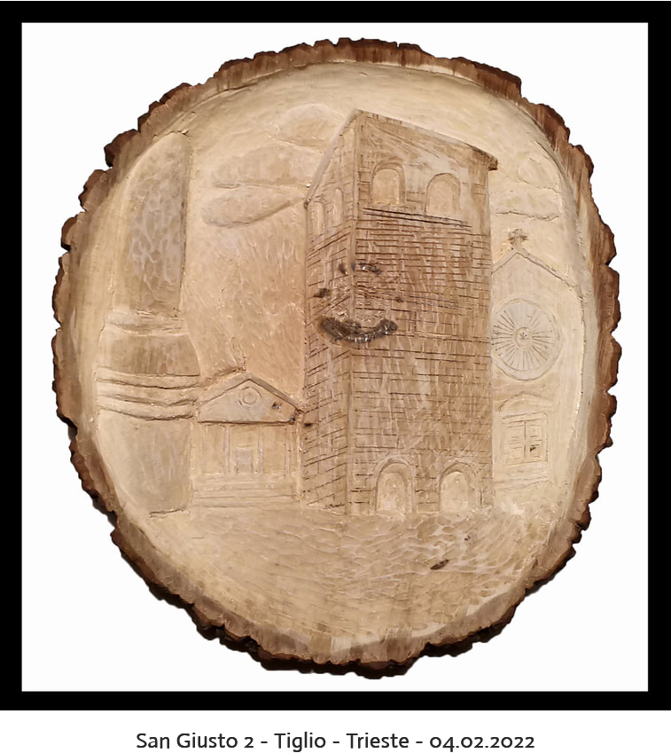 Bassorilievo in legno raffigurante la Cattedrale di San Giusto a Trieste. L'opera, intagliata con precisione, esalta l'arte in legno pezzi unici e il fascino dell'architettura storica.